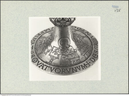 Vorderseite von ICCD [https://www.deutsche-digitale-bibliothek.de/content/lizenzen/rv-ez/] Kelch mit Patene - Fuß: Evangelist, bh307155_recto. Foto.