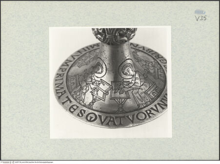 Vorderseite von ICCD [https://www.deutsche-digitale-bibliothek.de/content/lizenzen/rv-ez/] Kelch mit Patene - Fuß: zwei Evangelisten, bh307156_recto. Foto.