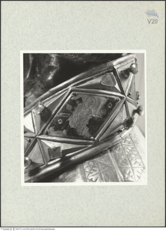 Vorderseite von ICCD [https://www.deutsche-digitale-bibliothek.de/content/lizenzen/rv-ez/] Büstenreliquiar des heiligen Donatus von CividaleEmaille-Plaketten des Schultervelums - Der heilige Romulus, bh307161_recto. Foto.