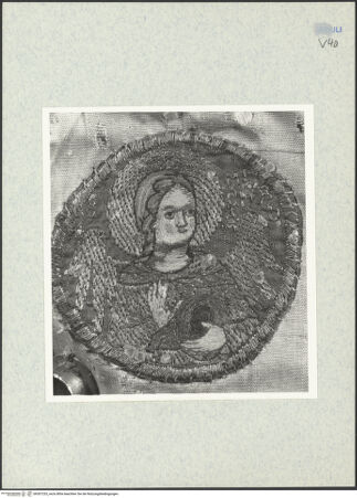 Vorderseite von ICCD [https://www.deutsche-digitale-bibliothek.de/content/lizenzen/rv-ez/] Sogenannte Mitra von San Paolino - Rückseite, Detail: der Erzengel Michael, bh307233_recto. Foto.