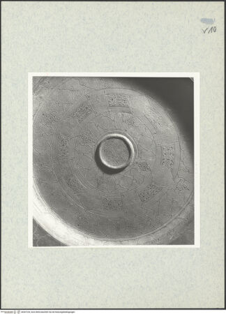 Vorderseite von ICCD [https://www.deutsche-digitale-bibliothek.de/content/lizenzen/rv-ez/] Dekorierter Teller - Teilansicht, bh307239_recto. Foto.