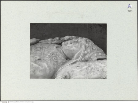 Vorderseite von Bibliotheca Hertziana [https://www.deutsche-digitale-bibliothek.de/content/lizenzen/rv-ez/] Grabmal des Bischofs Giovanni Montaperto (gest. 1485) - Liegefigur, Detail: Kopf, bh310363_recto. Foto.