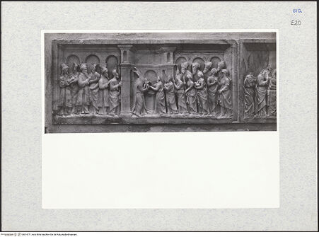 Vorderseite von Bibliotheca Hertziana [https://www.deutsche-digitale-bibliothek.de/content/lizenzen/rv-fz/] Fragmente eines MarienretabelsReliefs der Darstellung Christi im Tempel und des Marientodes - Darstellung Christi im Tempel, bh314371_recto. Foto: Kruft, Hanno-Walter.