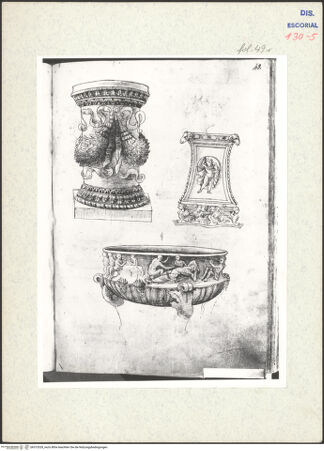 Vorderseite von Warburg Institute [https://www.deutsche-digitale-bibliothek.de/content/lizenzen/rv-ez/] Codex EscurialensisRunder Altar, dreiseitige Kandelaberbasis, großes Marmorbecken - , bh315328_recto. Foto.