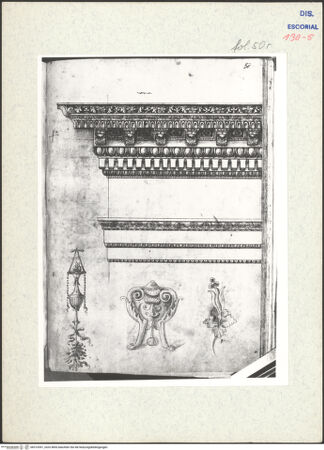 Vorderseite von Warburg Institute [https://www.deutsche-digitale-bibliothek.de/content/lizenzen/rv-ez/] Codex EscurialensisAufriss des Gebälks vom Templum Minervae, Kandelaberfuß, zwei Details von Grotesken - , bh315391_recto. Foto.