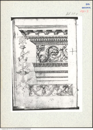 Vorderseite von Warburg Institute [https://www.deutsche-digitale-bibliothek.de/content/lizenzen/rv-ez/] Codex EscurialensisKorinthisches Gebälk, Pilasterfüllung, zwei Friesornamente - , bh315437_recto. Foto.