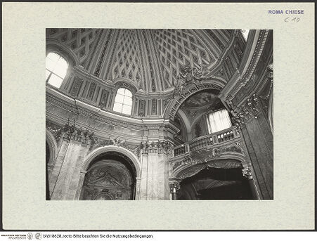 Vorderseite von ICCD [https://www.deutsche-digitale-bibliothek.de/content/lizenzen/rv-ez/] Santissima Trinità degli SpagnoliHauptraum - Blick auf die Empore über dem Eingang, bh318628_recto. Foto.