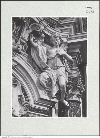 Vorderseite von ICCD [https://www.deutsche-digitale-bibliothek.de/content/lizenzen/rv-ez/] Linke Tür des Chors - Detail: Engel rechts, bh321104_recto. Foto.