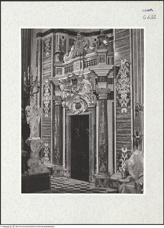 Vorderseite von ICCD [https://www.deutsche-digitale-bibliothek.de/content/lizenzen/rv-ez/] Rechte Tür des Chors - Seitenansicht, bh321203_recto. Foto.