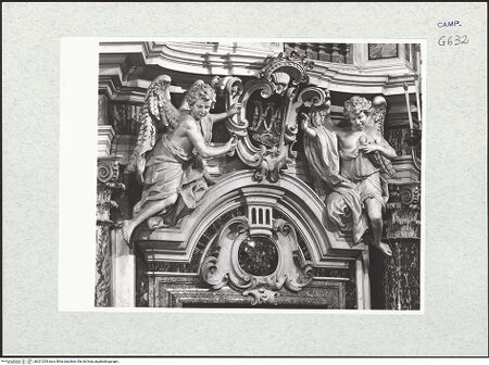 Vorderseite von ICCD [https://www.deutsche-digitale-bibliothek.de/content/lizenzen/rv-ez/] Linke Tür des Chors - Detail: Dekoration, bh321204_recto. Foto.