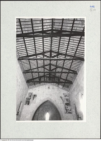 Vorderseite von Getty Research Institute [https://www.deutsche-digitale-bibliothek.de/content/lizenzen/rv-ez/] Sant'AgostinoSant'Agostino - Langhaus, Dachstuhl und Chorwand, Teilansicht, nach Osten, bh321498_recto. Foto: Hutzel, Max.