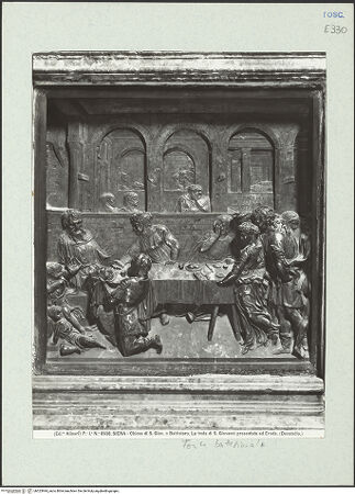 Vorderseite von Alinari [https://www.deutsche-digitale-bibliothek.de/content/lizenzen/rv-ez/] TaufbrunnenSzenen aus dem Leben des Zacharias und Johannes des TäufersGastmahl des Herodes - Gesamtansicht, bh323944_recto. Foto.