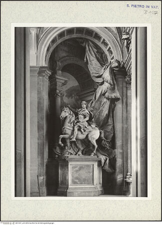 Vorderseite von Bibliotheca Hertziana [https://www.deutsche-digitale-bibliothek.de/content/lizenzen/rv-fz/] Karl der Große - Nische mit Reiterstandbild, frontal, bh327421_recto. Foto: Wiedenhoeft, Ron.