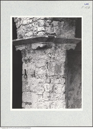 Vorderseite von National Gallery of Art, Washington [https://www.deutsche-digitale-bibliothek.de/content/lizenzen/rv-ez/] Badia di San SebastianoChiostro - Südflügel, Erdgeschoss, Pfeiler, Detail, bh327781_recto. Foto: Hutzel, Max.