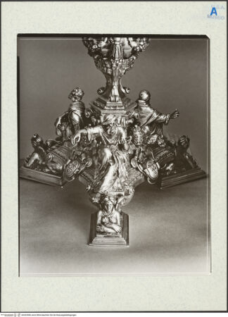 Vorderseite von The David and Alfred Smart Museum of Art [https://www.deutsche-digitale-bibliothek.de/content/lizenzen/rv-ez/] Farnese-Reliquiar - Detail: Fuß, bh332908_recto. Foto.