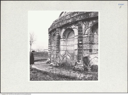 Vorderseite von Bibliotheca Hertziana [https://www.deutsche-digitale-bibliothek.de/content/lizenzen/rv-fz/] Carceri Vecchie - Teilansicht, bh334056_recto. Foto: Lehmann-Brockhaus, Otto.