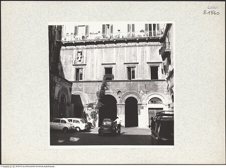 Vorderseite von Keller, Fritz-Eugen [https://www.deutsche-digitale-bibliothek.de/content/lizenzen/rv-fz/] Villa La Conigliera - Hof des Palazzo Muscettola mit Reste der Villa La Conigliera, bh336412_recto. Foto: Keller, Fritz-Eugen.