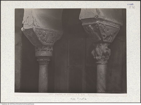 Vorderseite von unbekannt [https://www.deutsche-digitale-bibliothek.de/content/lizenzen/rv-fz/] Kapitell 01; Kapitell 02 (Giess, 1959; Naldi, 1990) - Kapitell 1 und 2, bh336734_recto. Foto: Moscioni, Romualdo.