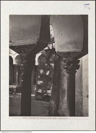 Vorderseite von unbekannt [https://www.deutsche-digitale-bibliothek.de/content/lizenzen/rv-fz/] Zwei Säulen, bh336737_recto. Foto: Moscioni, Romualdo.