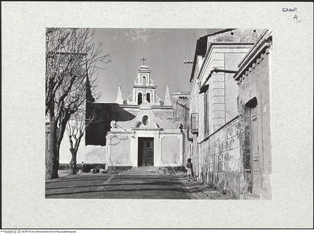 Vorderseite von Alparone, Giuseppe (Napoli) [https://www.deutsche-digitale-bibliothek.de/content/lizenzen/rv-ez/] Santa Maria Visitapoveri - Fassade, bh339118_recto. Foto: Alparone, Giuseppe.