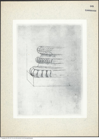 Vorderseite von Fogg Art Museum [https://www.deutsche-digitale-bibliothek.de/content/lizenzen/rv-ez/] Sogenanntes Sangallo SketchbookTeilansicht einer dekorierten Säulenbasis aus dem Tempel des Mars Ultor - , bh341163_recto. Foto.