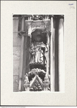 Vorderseite von Pace, Valentino [https://www.deutsche-digitale-bibliothek.de/content/lizenzen/rv-fz/] HauptportalVerkündigung und Heiligen - Linker Pfeiler: Heiliger, bh341780_recto. Foto: Pace, Valentino.