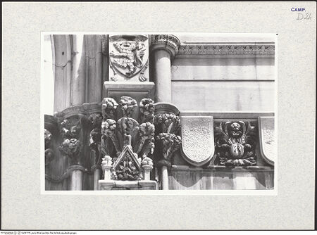 Vorderseite von Pace, Valentino [https://www.deutsche-digitale-bibliothek.de/content/lizenzen/rv-fz/] HauptportalDie vier Evangelisten - Detail (rechte Seite), bh341781_recto. Foto: Pace, Valentino.