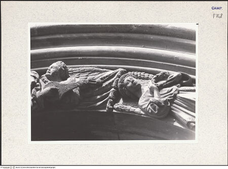 Vorderseite von Pace, Valentino [https://www.deutsche-digitale-bibliothek.de/content/lizenzen/rv-ez/] HauptportalTympanon und Archivolte: Gottvater mit Engel, Madonna - Archivolte, Detail rechts, bh342123_recto. Foto: Pace, Valentino.