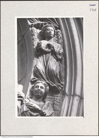 Vorderseite von Pace, Valentino [https://www.deutsche-digitale-bibliothek.de/content/lizenzen/rv-ez/] HauptportalTympanon und Archivolte: Gottvater mit Engel, Madonna - Archivolte, Detail rechts, bh342124_recto. Foto: Pace, Valentino.