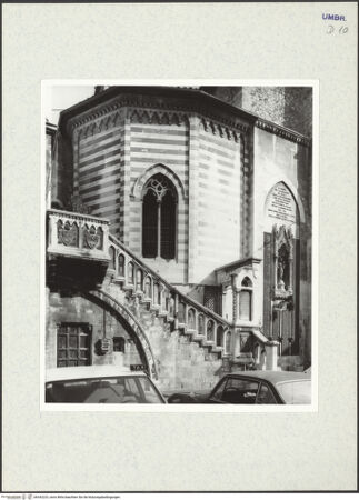 Vorderseite von Getty Research Institute [https://www.deutsche-digitale-bibliothek.de/content/lizenzen/rv-ez/] San FelicianoKapelle - Ansicht von Südwesten, bh342223_recto. Foto: Hutzel, Max.