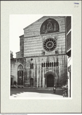 Vorderseite von Getty Research Institute [https://www.deutsche-digitale-bibliothek.de/content/lizenzen/rv-ez/] San FelicianoSüdostfassade - Teilansicht von Südosten, bh342236_recto. Foto: Hutzel, Max.