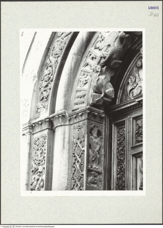 Vorderseite von Getty Research Institute [https://www.deutsche-digitale-bibliothek.de/content/lizenzen/rv-ez/] Seitenportal - Detail: linke Kapitellzone und Archivoltenansatz, bh342241_recto. Foto: Hutzel, Max.