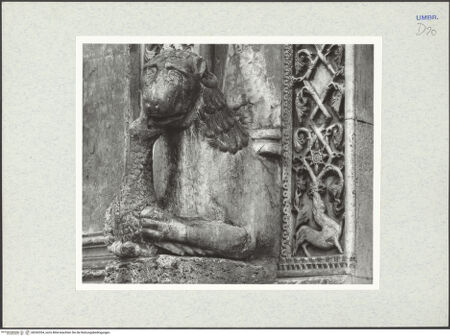 Vorderseite von Getty Research Institute [https://www.deutsche-digitale-bibliothek.de/content/lizenzen/rv-ez/] SeitenportalLinker Portallöwe - Gesamtansicht von schräg rechts, bh342354_recto. Foto: Hutzel, Max.