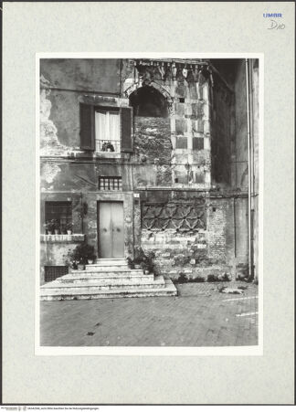 Vorderseite von Getty Research Institute [https://www.deutsche-digitale-bibliothek.de/content/lizenzen/rv-ez/] San Feliciano - Rechte Flanke, Teilansicht, bh342368_recto. Foto: Hutzel, Max.