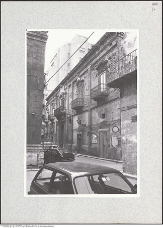 Vorderseite von Bösel, Richard [https://www.deutsche-digitale-bibliothek.de/content/lizenzen/rv-fz/] Palazzo Sala Spanò - Fassade, bh344007_recto. Foto: Bösel, Richard.