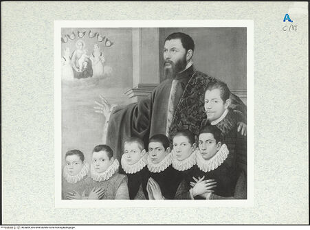 Vorderseite von Philadelphia Museum of Art [https://www.deutsche-digitale-bibliothek.de/content/lizenzen/rv-ez/] Portrait eines venezianischen Senators mit seinen männlichen Nachkommen bei der Andacht - , bh344509_recto. Foto.