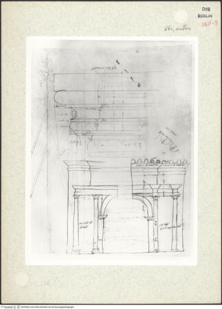 Vorderseite von Kunstbibliothek [https://www.deutsche-digitale-bibliothek.de/content/lizenzen/rv-ez/] Codex Destailleur DPorticus Octaviae: Kombination aus Innenansicht und Seitenaufriss des Bogens, Kannellierung einer Säule und Basenprofil - , bh350404_recto. Foto.