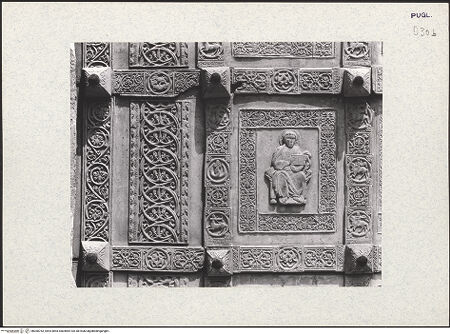 Vorderseite von Hirmer [https://www.deutsche-digitale-bibliothek.de/content/lizenzen/rv-ez/] BronzetürLinkes TürblattApostel - Gesamtansicht (und dekorierte Platte), bh360783_recto. Foto.