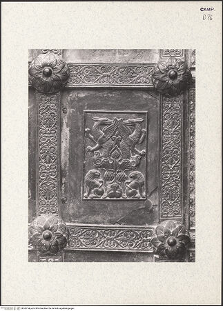 Vorderseite von Hirmer [https://www.deutsche-digitale-bibliothek.de/content/lizenzen/rv-ez/] Bronzetür mit den Apostel, Propheten und der Passion ChristiRechter Flügel - Detail, Greifen und Löwen (Lebensbaummotive), bh360794_recto. Foto: Hirmer, Albert.