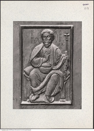 Vorderseite von Hirmer [https://www.deutsche-digitale-bibliothek.de/content/lizenzen/rv-ez/] Bronzetür mit den Apostel, Propheten und der Passion ChristiRechter Flügel - Detail, Apostel Andreas, bh360800_recto. Foto: Hirmer, Albert.
