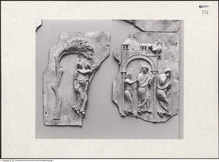 Vorderseite von Hirmer [https://www.deutsche-digitale-bibliothek.de/content/lizenzen/rv-ez/] Portal mit Szenen aus dem Leben Christi und BischöfeVerleugnung Petri - Selbstmord des Judas und Verleugnung Petri (nach den Bombentreffern), bh360820_recto. Foto: Hirmer, Albert.