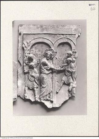 Vorderseite von Hirmer [https://www.deutsche-digitale-bibliothek.de/content/lizenzen/rv-ez/] Portal mit Szenen aus dem Leben Christi und BischöfeGeißelung - Gesamtansicht (nach den Bombentreffern), bh360822_recto. Foto: Hirmer, Albert.