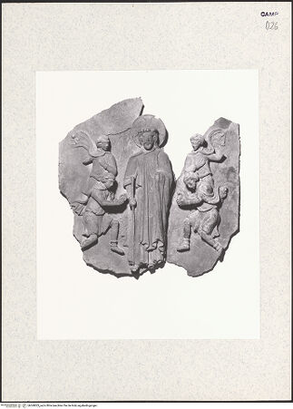 Vorderseite von Hirmer [https://www.deutsche-digitale-bibliothek.de/content/lizenzen/rv-ez/] Portal mit Szenen aus dem Leben Christi und BischöfeVerspottung Christi - Gesamtansicht (nach den Bombentreffern), bh360823_recto. Foto: Hirmer, Albert.