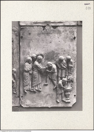 Vorderseite von Hirmer [https://www.deutsche-digitale-bibliothek.de/content/lizenzen/rv-ez/] Portal mit Szenen aus dem Leben Christi und BischöfeHeilung des Blindgeborenen - Gesamtansicht (nach den Bombentreffern), bh360824_recto. Foto: Hirmer, Albert.