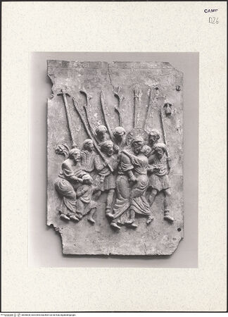 Vorderseite von Hirmer [https://www.deutsche-digitale-bibliothek.de/content/lizenzen/rv-ez/] Portal mit Szenen aus dem Leben Christi und BischöfeGefangennahme - Gesamtansicht (nach den Bombentreffern), bh360828_recto. Foto: Hirmer, Albert.