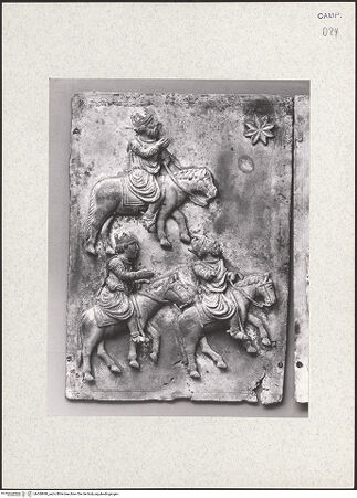 Vorderseite von Hirmer [https://www.deutsche-digitale-bibliothek.de/content/lizenzen/rv-ez/] Portal mit Szenen aus dem Leben Christi und BischöfeReise der Heiligen Drei Könige - Gesamtansicht (nach den Bombentreffern), bh360840_recto. Foto: Hirmer, Albert.