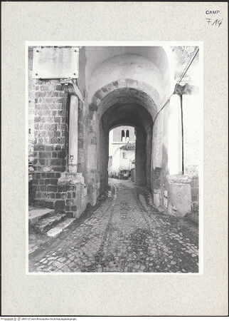 Vorderseite von unbekannt [https://www.deutsche-digitale-bibliothek.de/content/lizenzen/rv-ez/] Arco di Diana (Eingangstor zum ehemaligen Klosterkomplex) - Südseite, Teilansicht, bh361127_recto. Foto: Hutzel, Max.