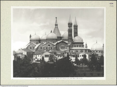 Vorderseite von Alinari [https://www.deutsche-digitale-bibliothek.de/content/lizenzen/rv-ez/] Sant'AntonioSüdseite - Gesamtansicht, bh363331_recto. Foto.