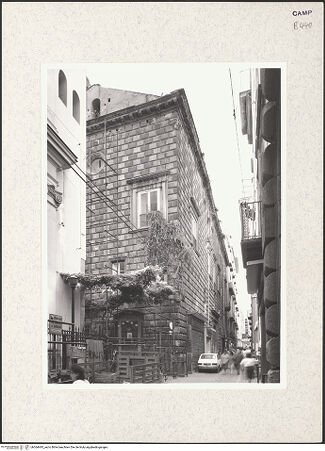 Vorderseite von Bibliotheca Hertziana [https://www.deutsche-digitale-bibliothek.de/content/lizenzen/rv-fz/] Palazzo di Diomede Carafa - Fassaden, Eckansicht, bh364445_recto. Foto.