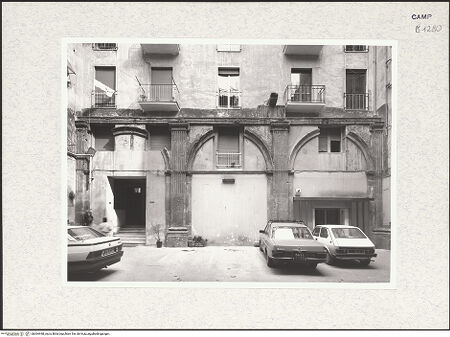 Vorderseite von Bibliotheca Hertziana [https://www.deutsche-digitale-bibliothek.de/content/lizenzen/rv-fz/] Palazzo De Scorciatis - Innenhof, Erdgeschoss, bh364448_recto. Foto.